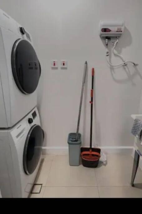 Parkhurst Lux Condo Near Devon House Кингстон Экстерьер фото